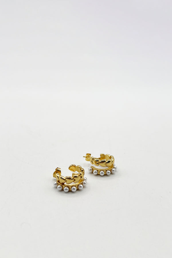 svnx Heart Pearl Huggie Earrings