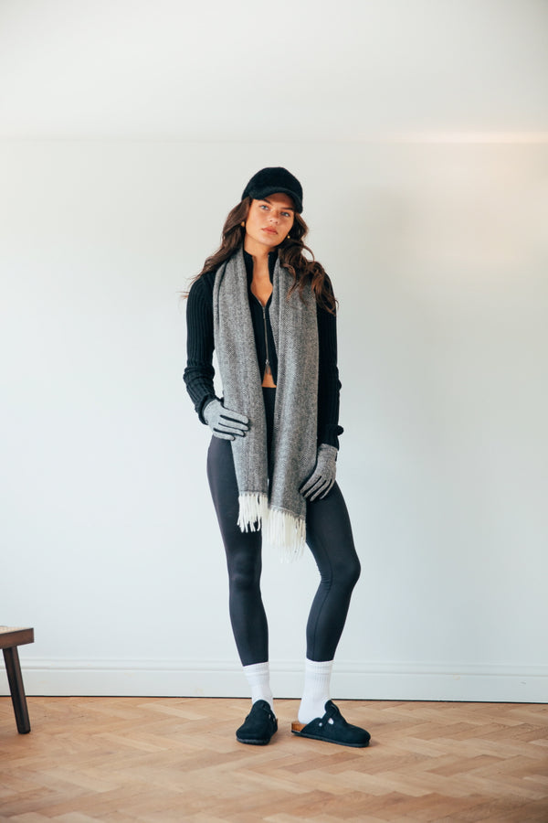 Svnx Herringbone Tassle Scarf In Black And White