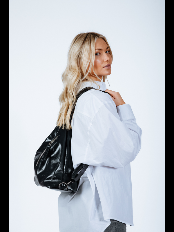 Svnx Hobo Shoulder Bag & Backpack In Black - 2 In 1