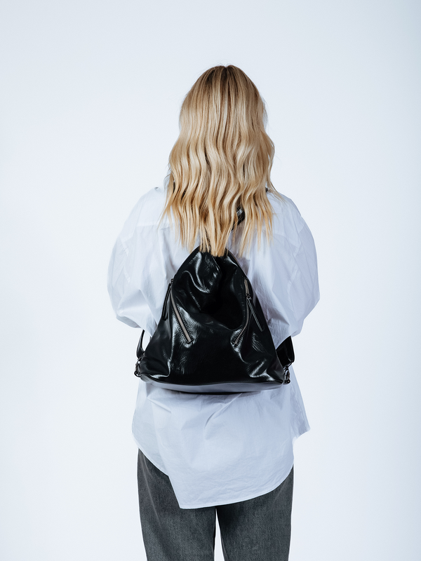 Svnx Hobo Shoulder Bag & Backpack In Black - 2 In 1