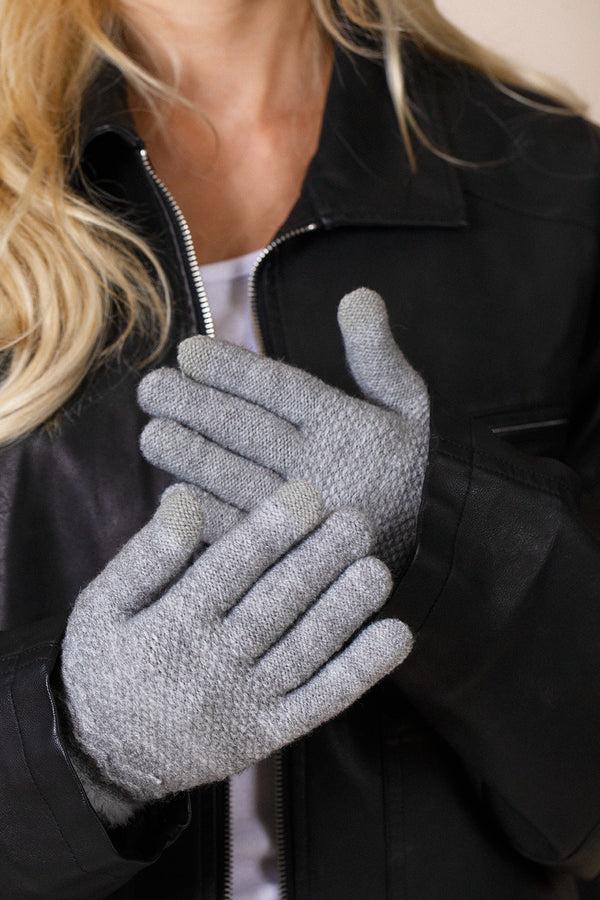 Svnx Knitted Gloves With Plush Detail In Grey