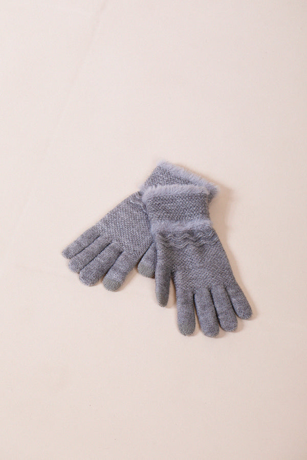 Svnx Knitted Gloves With Plush Detail In Grey