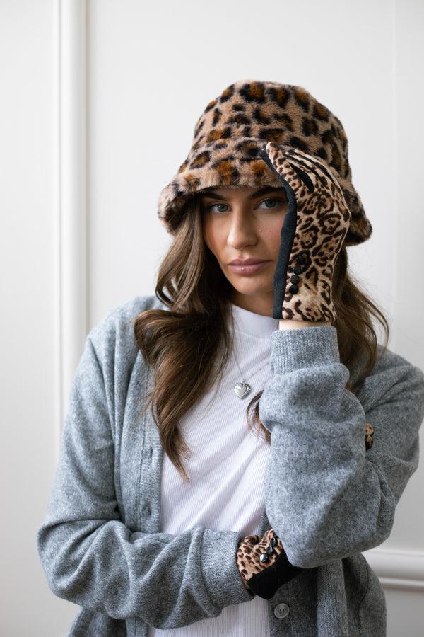 Svnx Leopard Print Plush Bucket Hat