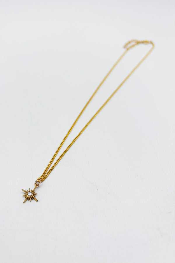 svnx Mini Star Pendant Necklace in Gold