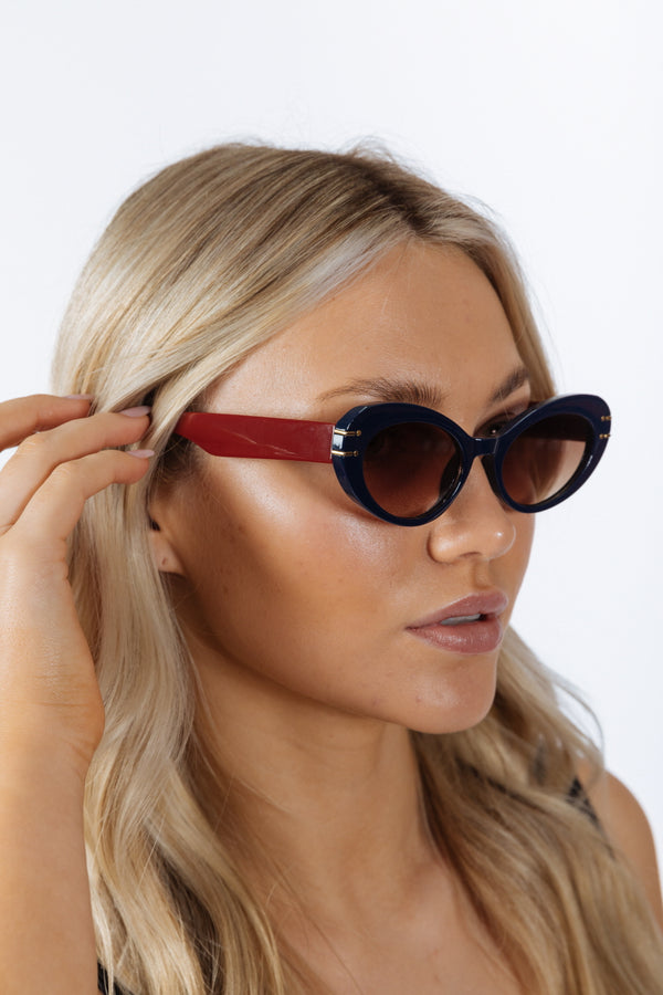 Svnx Oval Cat-Eye Sunglasses In Navy Red