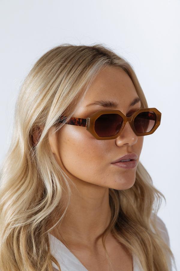 Svnx Oval Geomentric Sunglasses In Tortoise Brown
