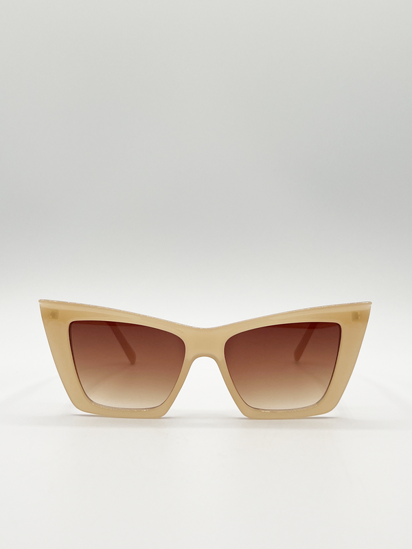 svnx Oversized angular cateye sunglasses in Mocha