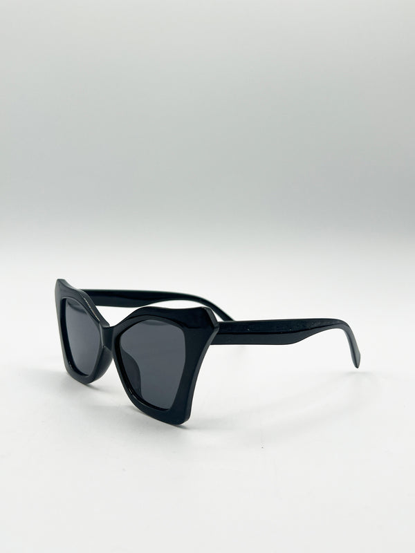 Svnx Oversized Cat-Eye Sunglasses In Black