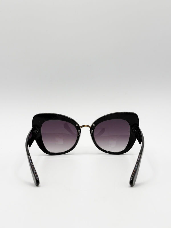 Svnx Oversized Cat-Eye Sunglasses In Black