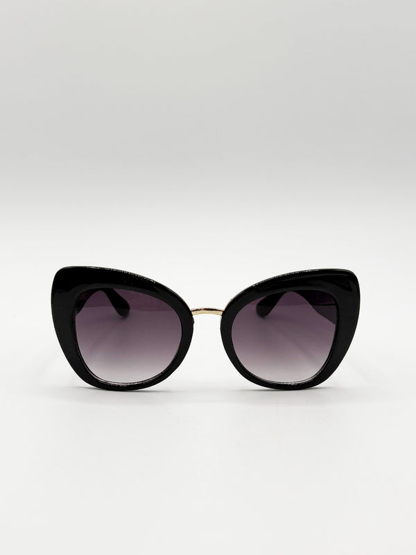 svnx Oversized Cat-Eye Sunglasses in Black