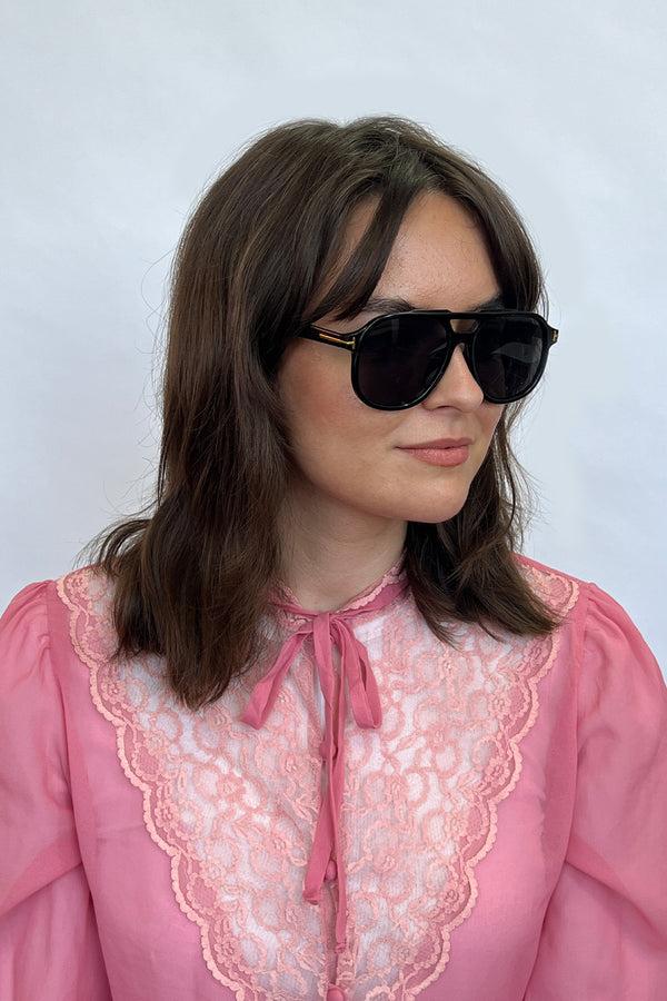 Svnx Oversized Navigator Sunglasses In Black