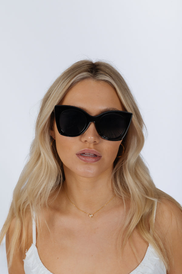 Svnx Oversized Round Cat-Eye Sunglasses In Black