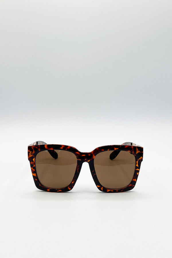 svnx Oversized Sunglasses with Gold Chain Detail