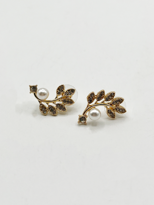 Svnx Pearl Leaf Stud Earring In Gold - Gift Boxed