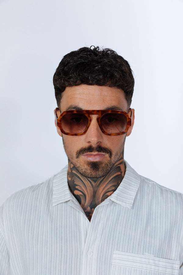 Svnx Retro Navigator Sunglasses In Burnt Rust