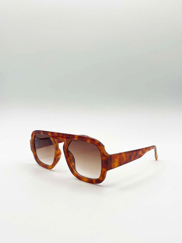 Svnx Retro Navigator Sunglasses In Burnt Rust