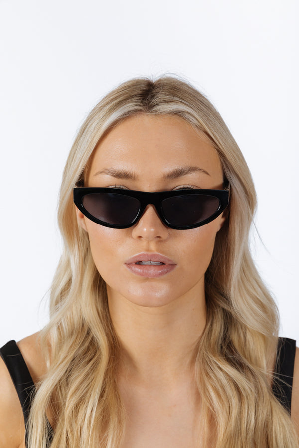 Svnx Retro Oval Sunglasses In Black
