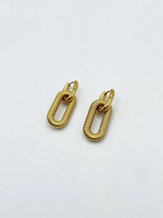Svnx Ribbed Oval Hoop Earrings In Gold