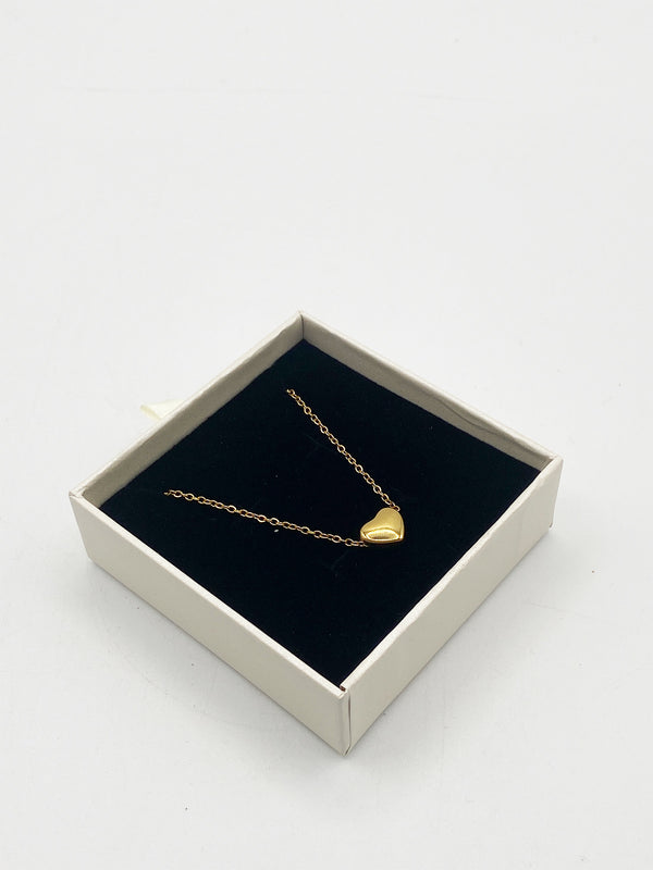 Svnx Small Heart Necklace In Gold - Gift Boxed