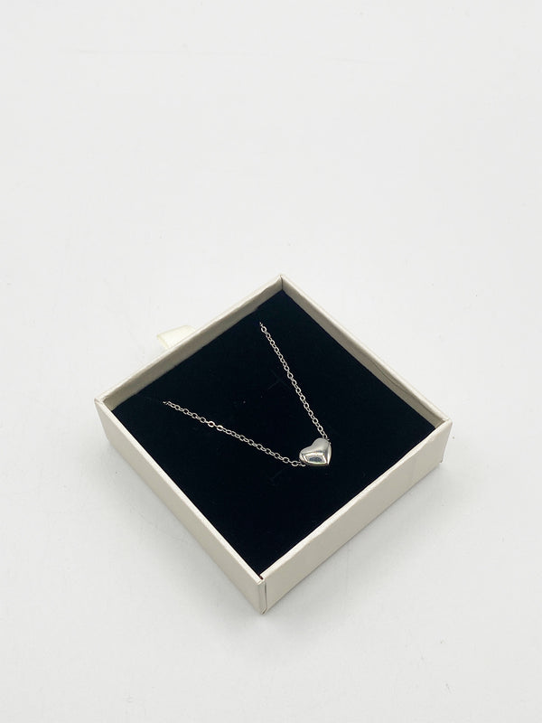 Svnx Small Heart Necklace In Silver - Gift Boxed