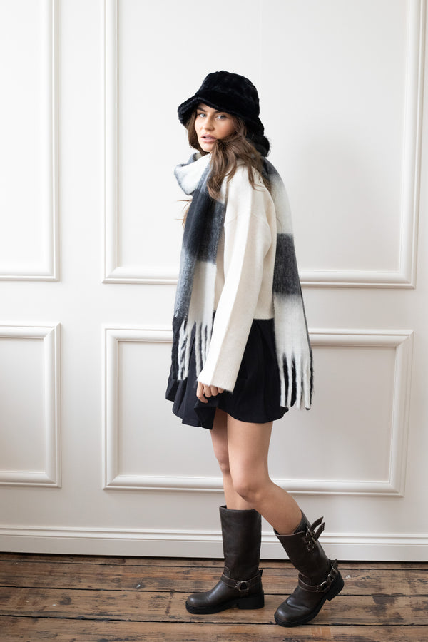 Svnx Soft Plush Black Bucket Hat