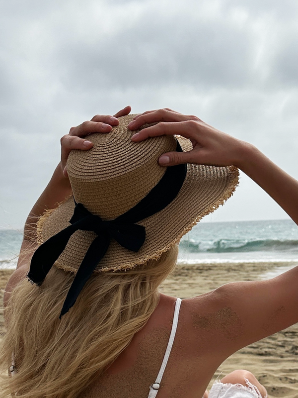 svnx Straw Hat With Black Ribbon Bow