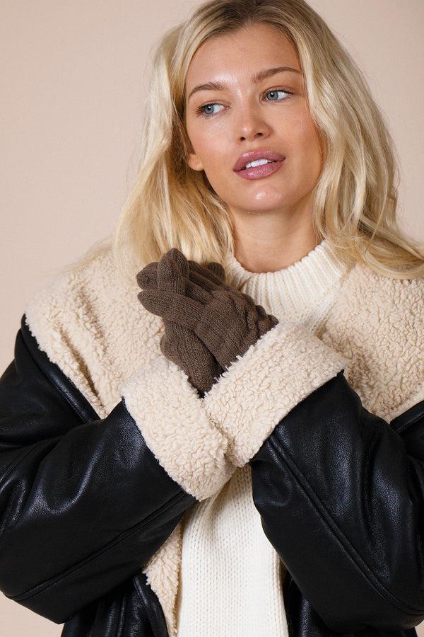 Svnx Touch Screen Cable Knit Gloves In Brown