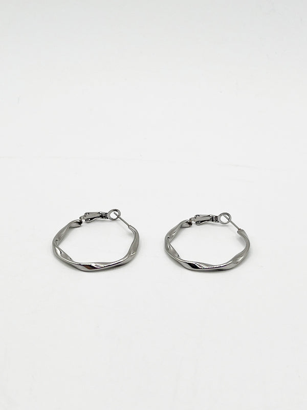 Svnx Twist Hoops In Silver - Pouch Included