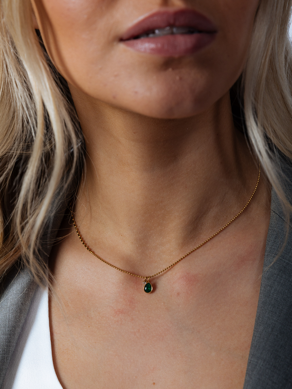 Svnx Teardrop Pendant Necklace In Emerald Green - Gift Boxed