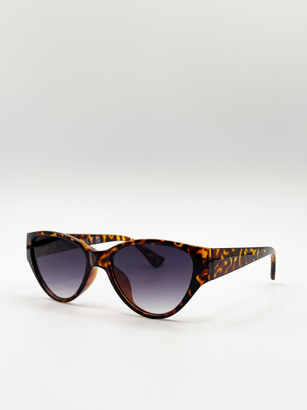 Svnx Tortoiseshell Cat Eye Sunglasses With Smoke Graded Lenses
