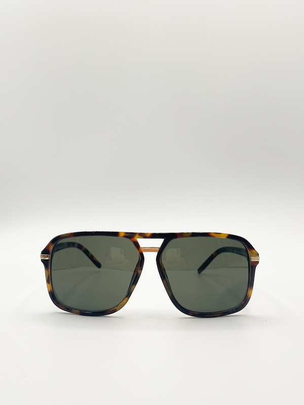 svnx Tortoiseshell navigator sunglasses with green lenses