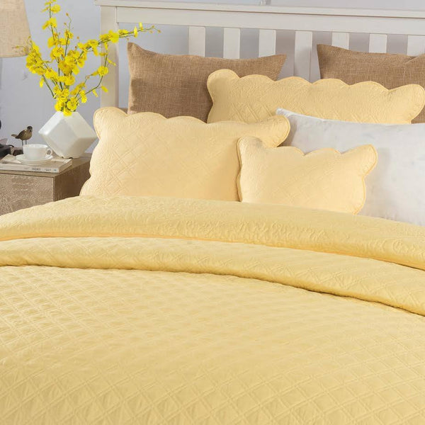 Tache Home Fashion Tache Buttercup Puffs Yellow Diamond Matelasse Scalloped Quilt Set (YELLEMDES)
