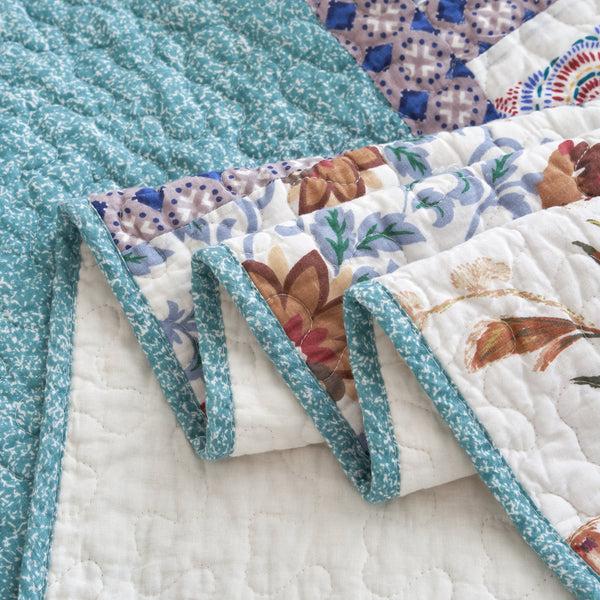 Tache Home Fashion Tache Old World Garden Pastel Blue Yellow Red Hummingbirds Cotton Patchwork Quilt Set (JHW-936)