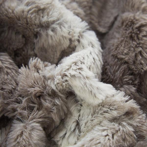 Tache Home Fashion Tache Silver Snow Giraffe Faux Fur Throw Blanket (DY16)