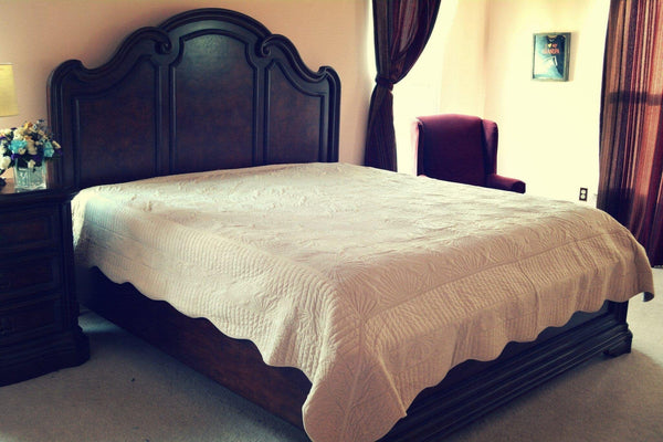 Tache Home Fashion Tache Super Soft Cream Scalloped Coral Reef Quilted Fleece Bedspread Set (DXJ109013-3)