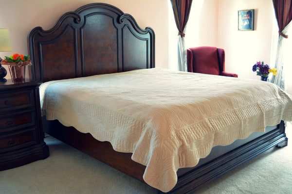 Tache Home Fashion Tache Super Soft Tan Scalloped Good Vibration Quilted Fleece Bedspread Set (DXJ109041-1)