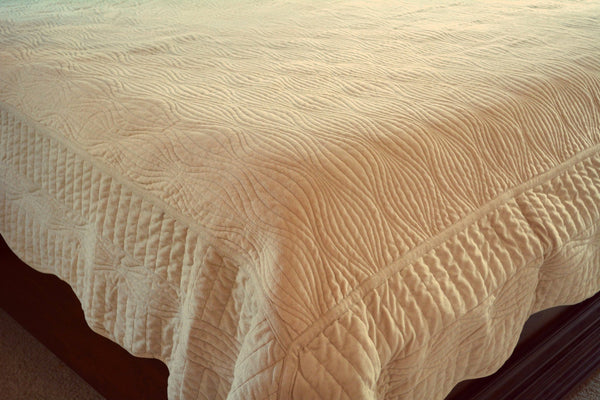 Tache Home Fashion Tache Super Soft Tan Scalloped Good Vibration Quilted Fleece Bedspread Set (DXJ109041-1)