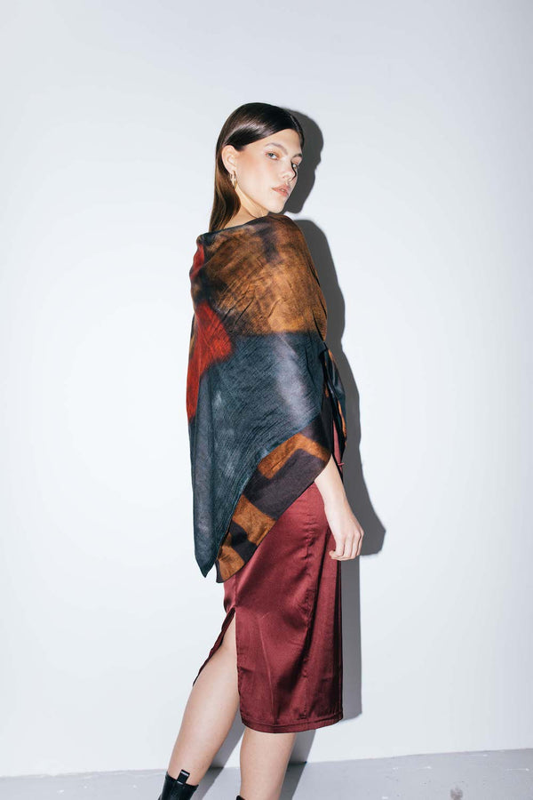 talking walls ava double face - sitting on a wall