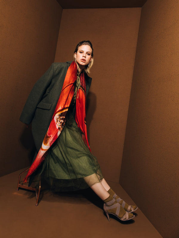 talking walls ela single face - red velvet