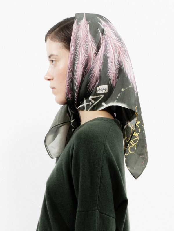 talking walls twiggy burlesque