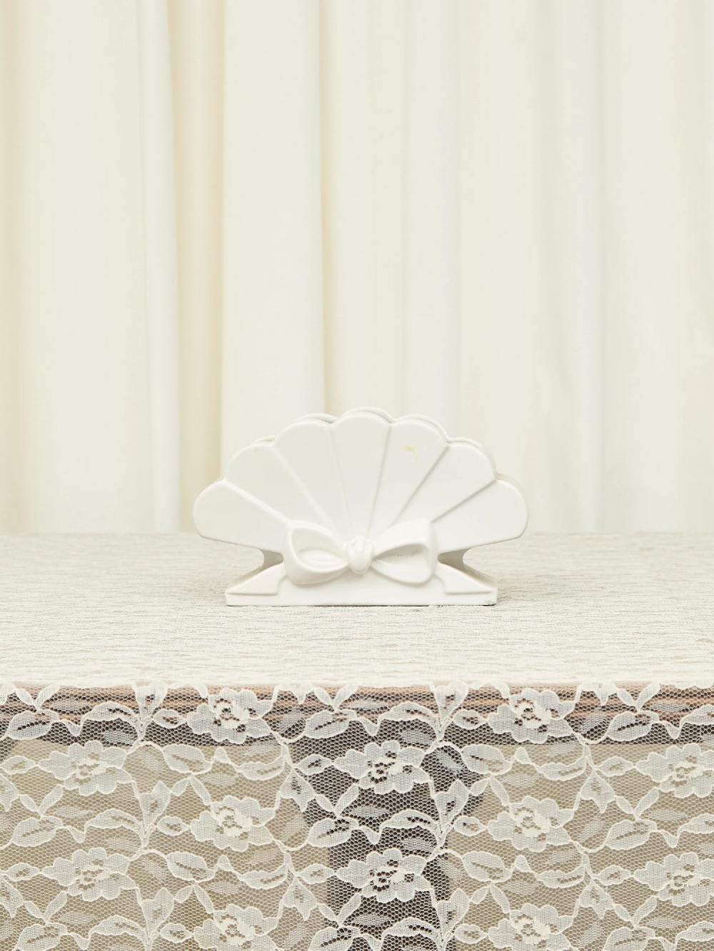 Tanner Fletcher Vintage Bow Vase