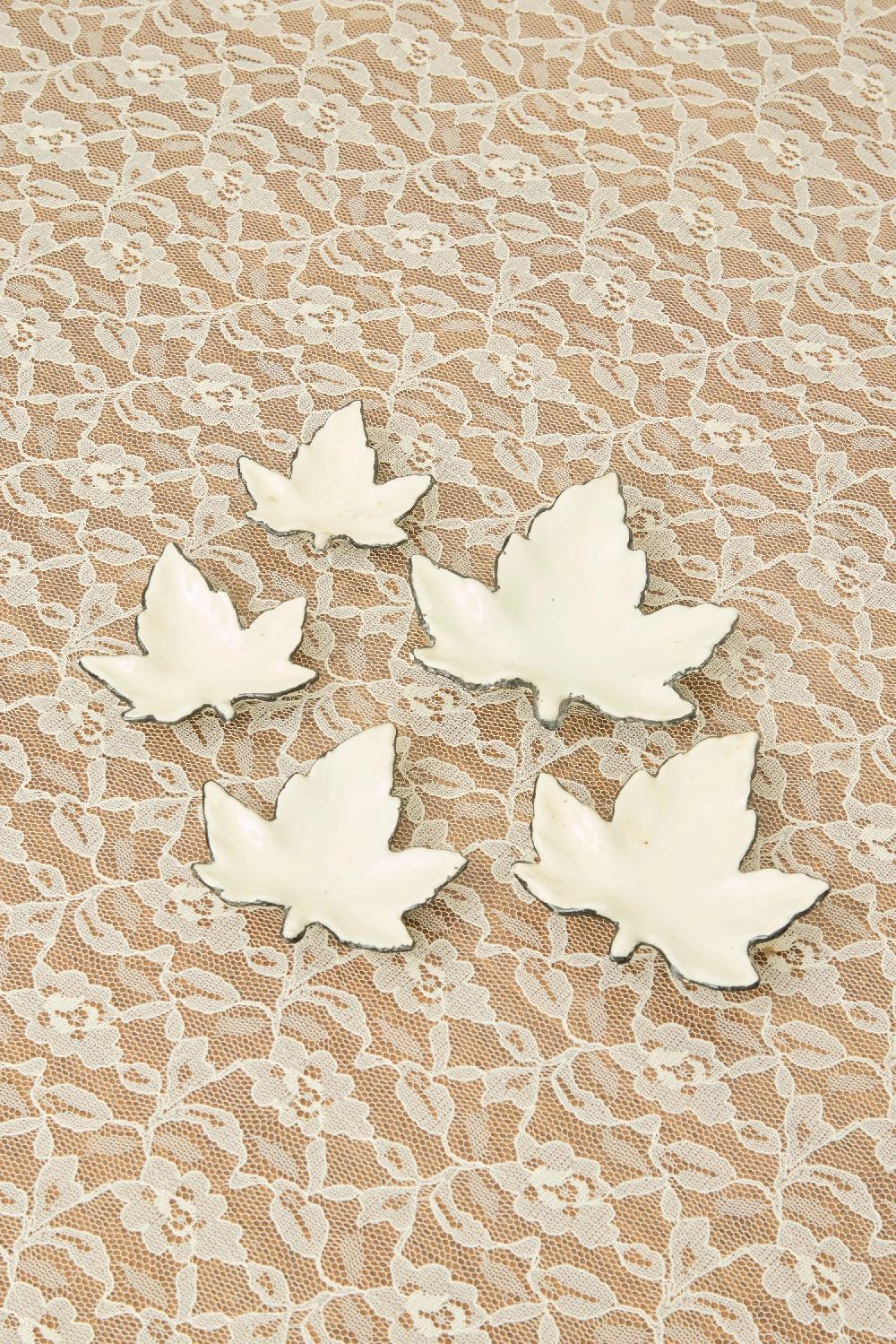 tanner fletcher Vintage Ceramic Leaf Dishes Set/5