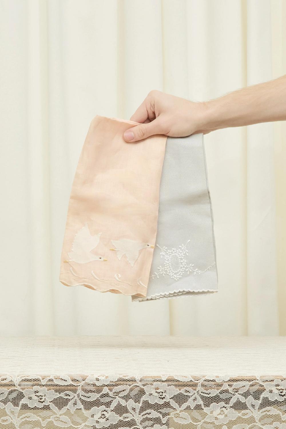 tanner fletcher Vintage Embroidered Tea Towel Set/2