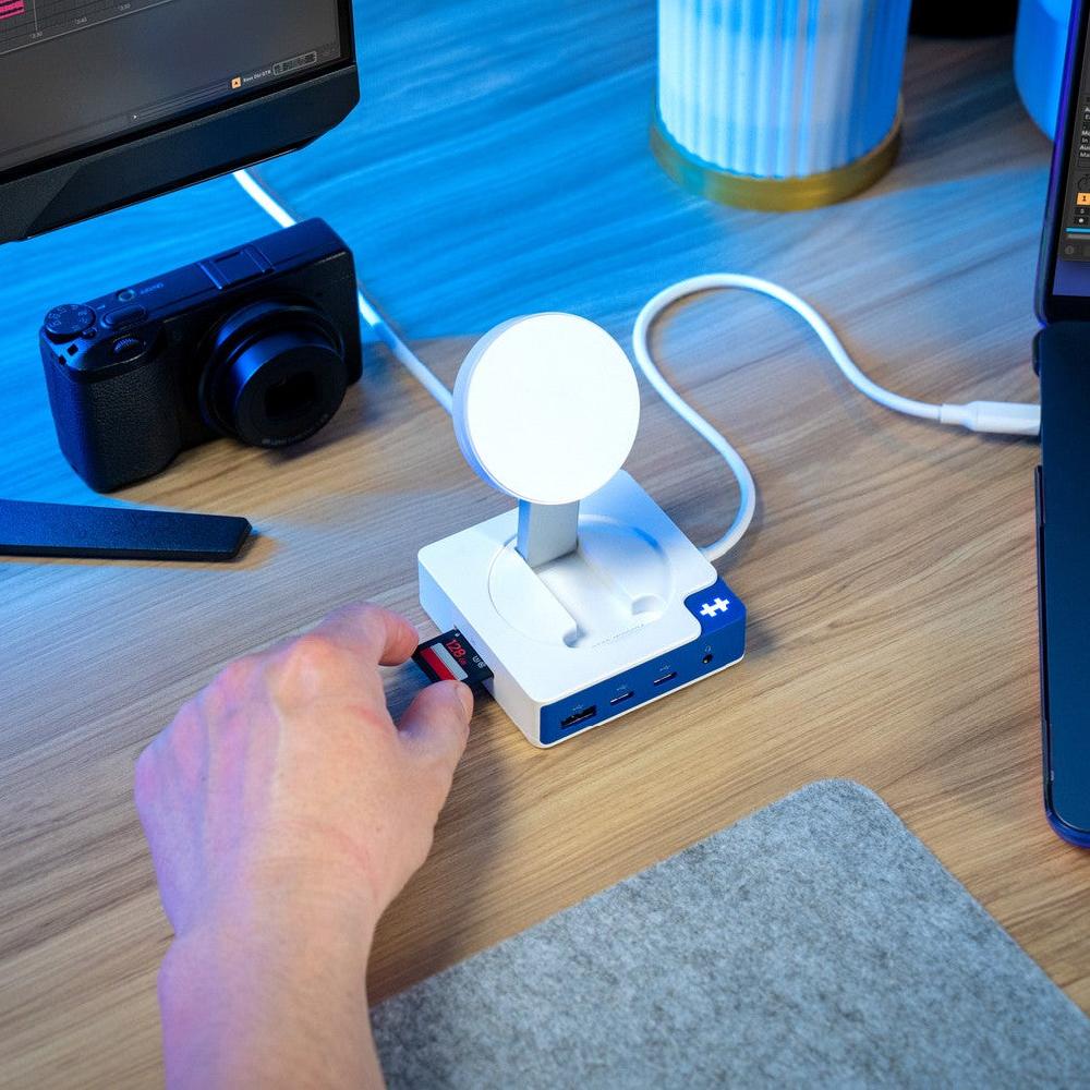 Targus HyperDrive® Flex 5 Port USB-C Hub With Qi Phone Charger